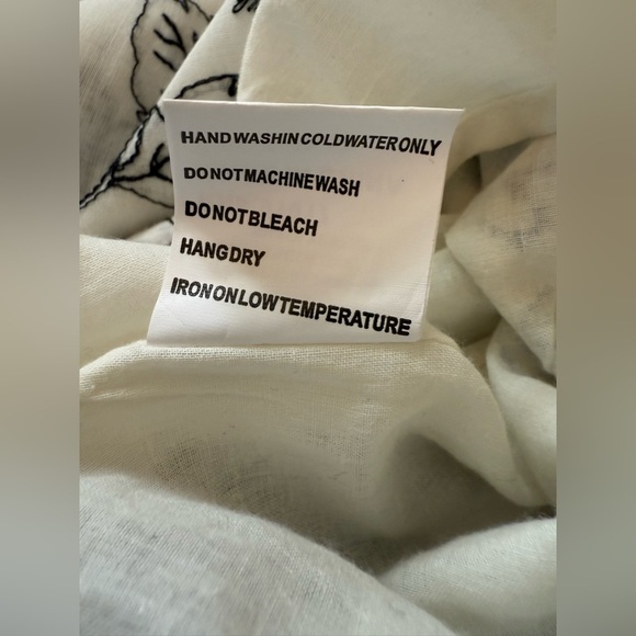 Solitaire Embroidered Floral Top Size Small - Picture 5 of 8